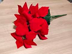BUQUE NATALINO BICO DE PAPAGAIO COM 7 FLORES 45CM VERMELHO
