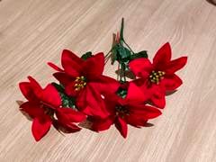 BUQUE NATALINO BICO DE PAPAGAIO COM 5 FLORES 37CM VERMELHO